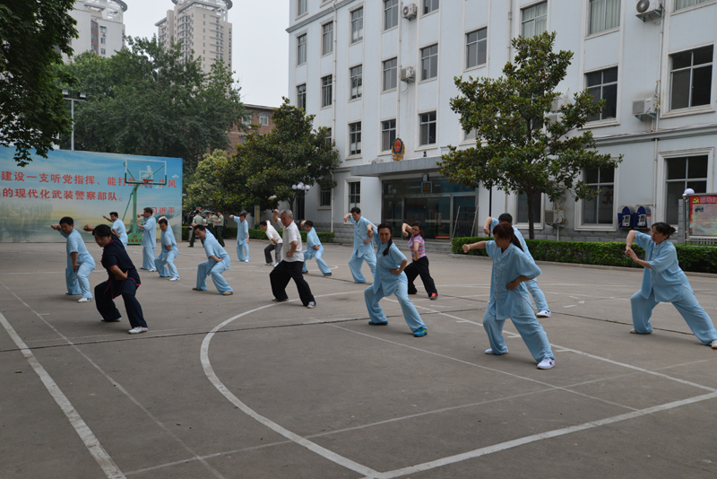 聘請陳式太極拳知名教練教學，開展太極拳興趣小組活動。