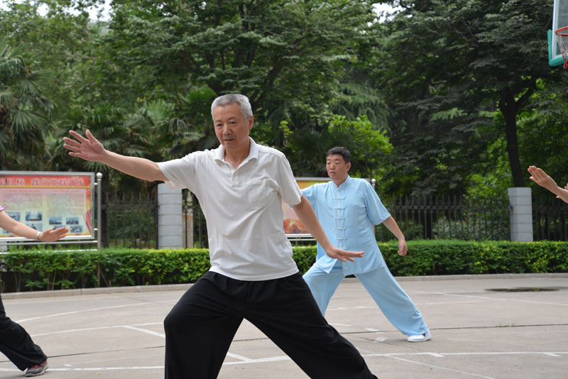 聘請陳式太極拳知名教練教學，開展太極拳興趣小組活動。