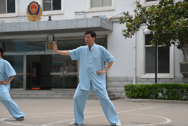 聘請陳式太極拳知名教練教學，開展太極拳興趣小組活動。