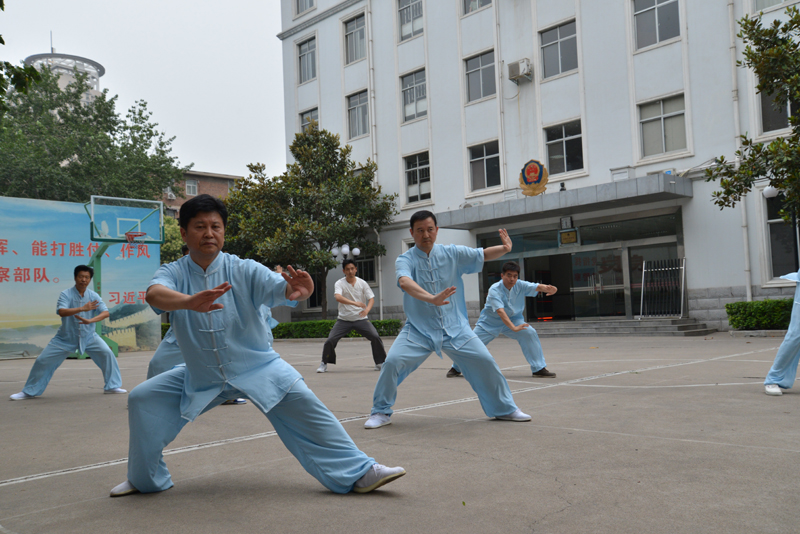 聘請陳式太極拳知名教練教學，開展太極拳興趣小組活動。