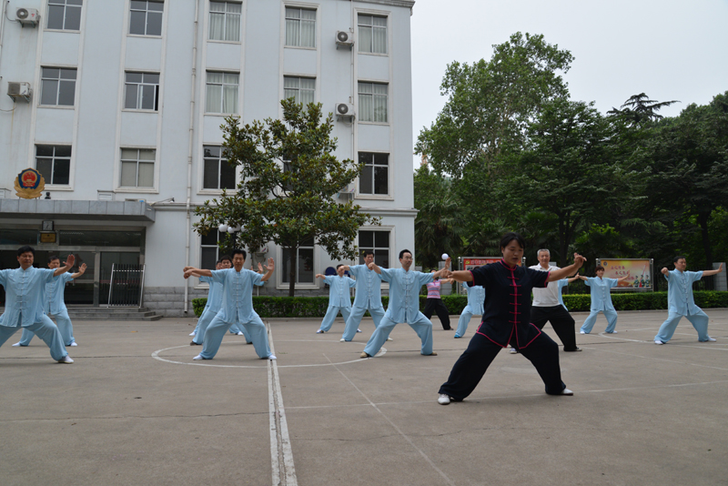 聘請陳式太極拳知名教練教學，開展太極拳興趣小組活動。