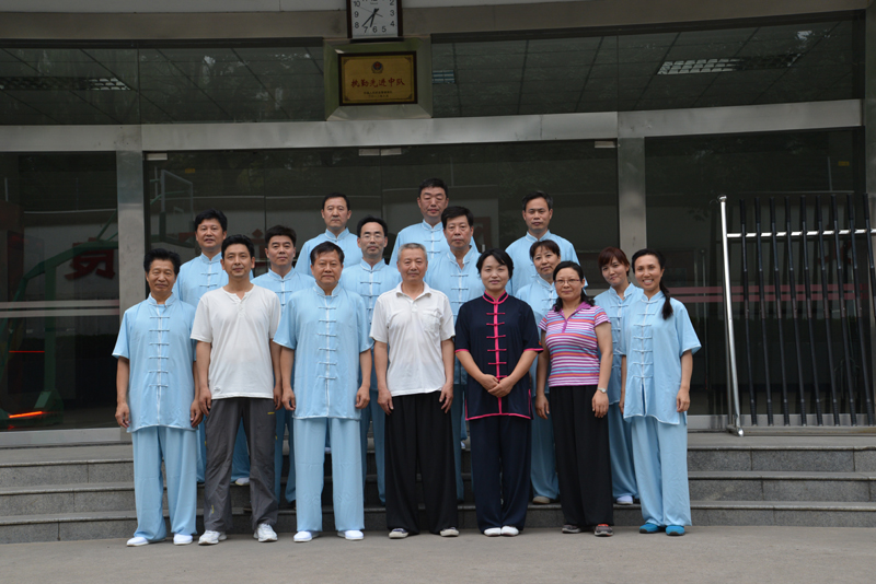 聘請陳式太極拳知名教練教學，開展太極拳興趣小組活動。